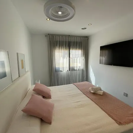 Apartment Moderno Con Plaza De Garaje En Pleno Centro De *